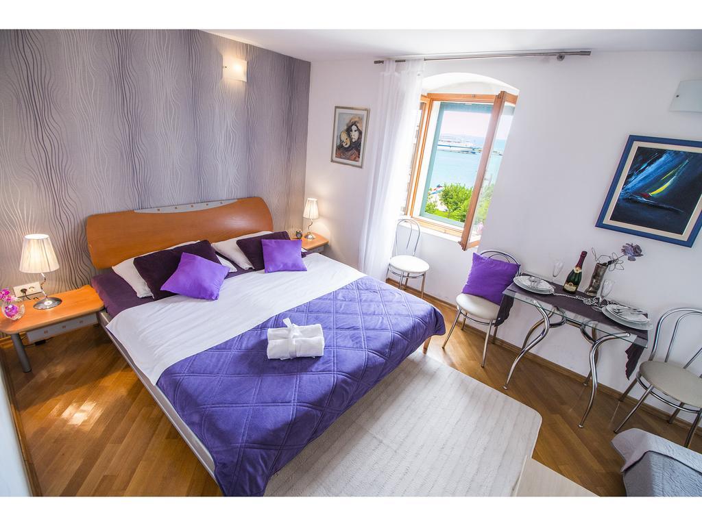 Sunny Promenade Studio Split Room photo